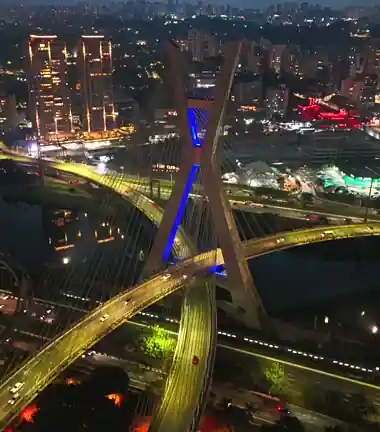 Vista aérea de São Paulo à noite